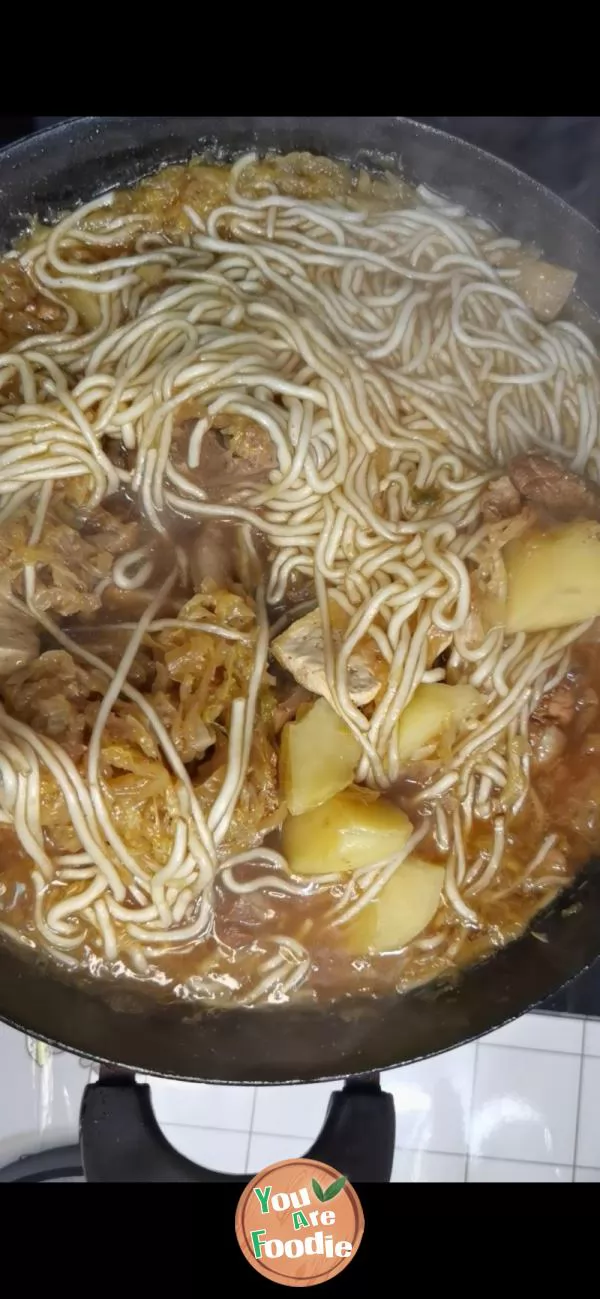 Stewed Pickled Cabbage with Pig Bone in Iron Pot