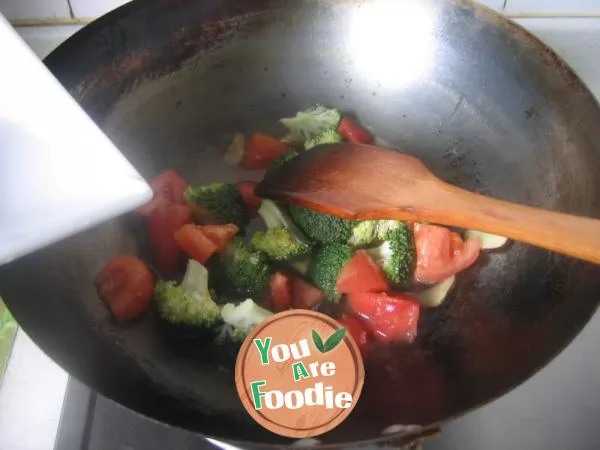 Broccoli tomato pork liver soup
