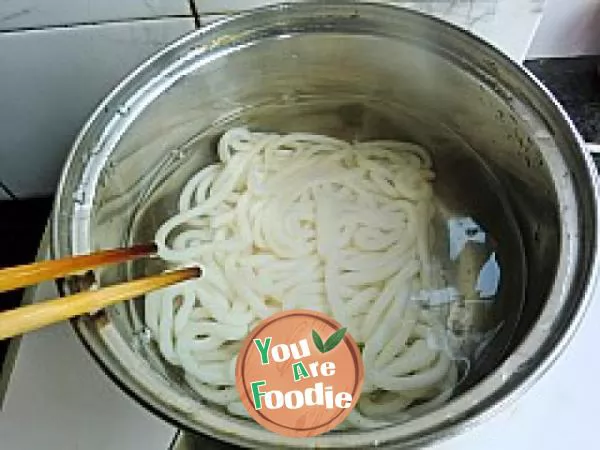 Different delicacies --- Korean cold mixed udon noodles