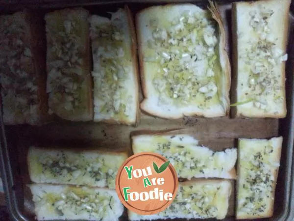 Sliced garlic bread