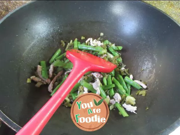 Sauteed green beans with shredded pork and pickled vegetables