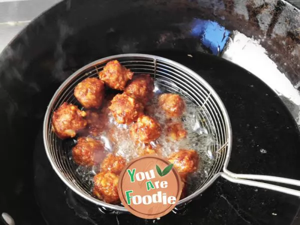 Beef balls with lotus root