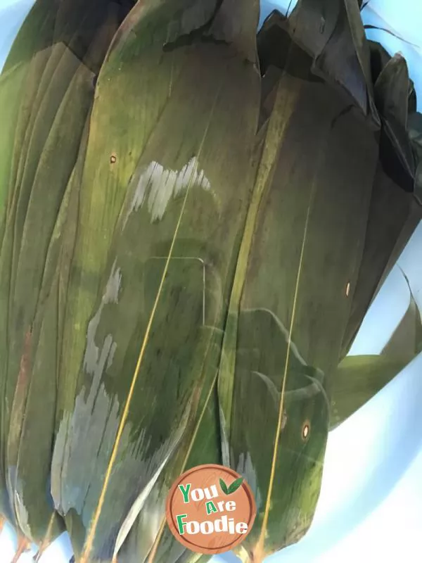 Zongzi stuffed with jujube paste