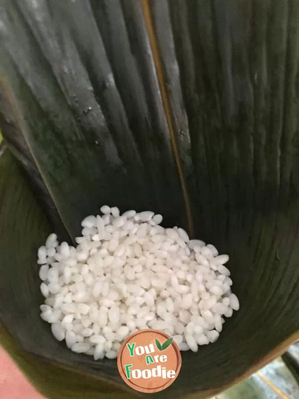 Zongzi stuffed with jujube paste