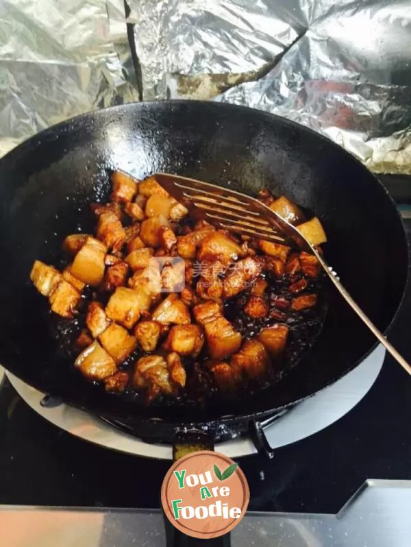 Braised pork in brown sauce