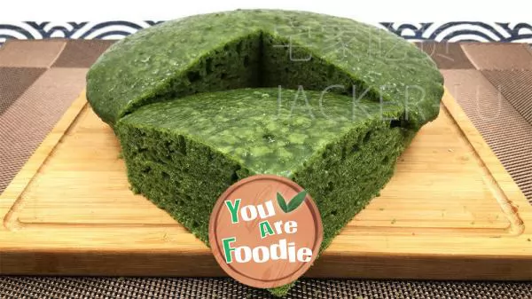 Matcha Mara Cake has a dense and elastic texture, and the aroma of matcha spreads in the mouth with just one bite.