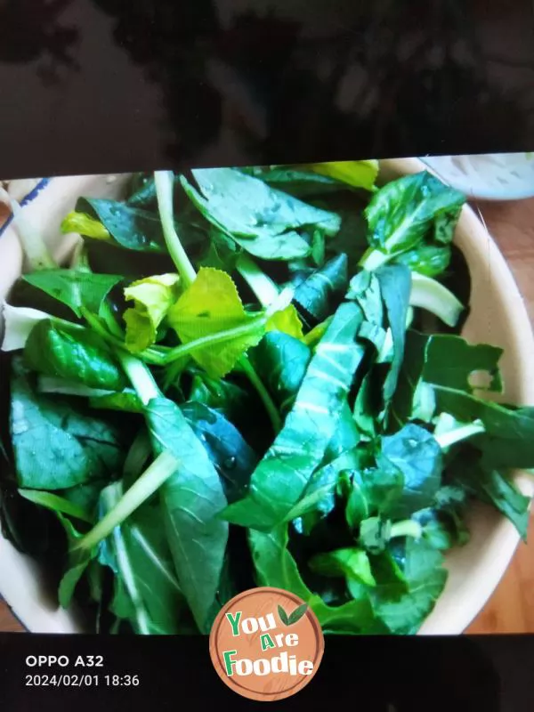 Spinach and white cabbage soup