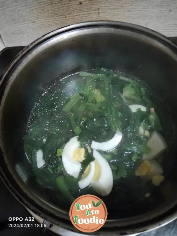 Spinach and white cabbage soup