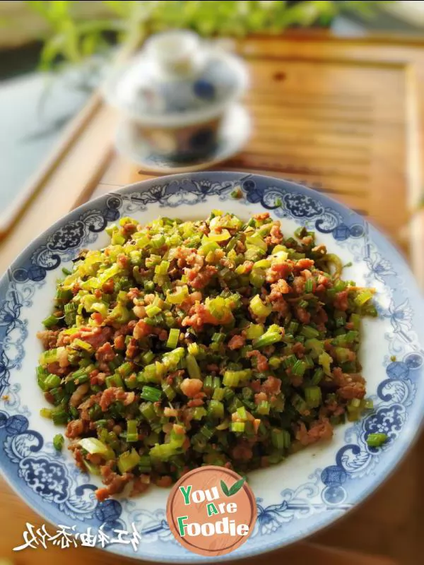 Fried meat dregs with celery