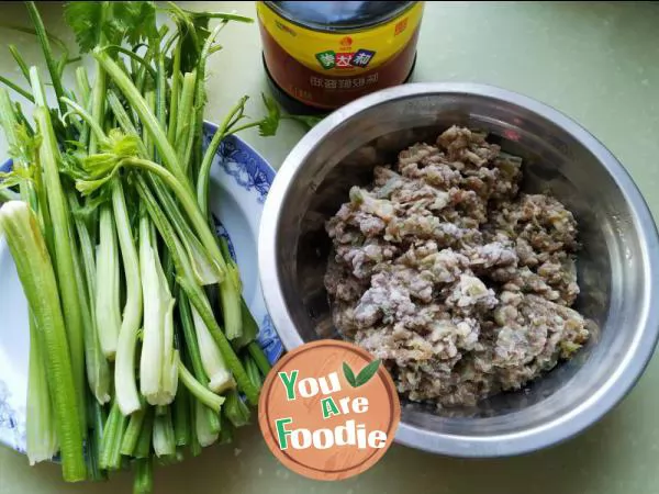 Fried meat dregs with celery