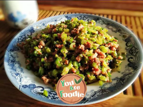 Fried meat dregs with celery