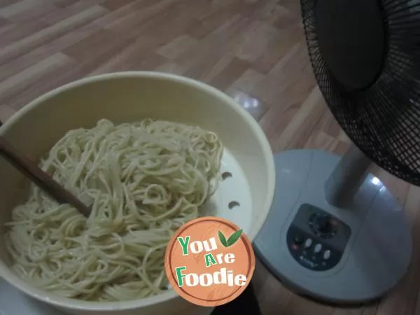 Homemade cold noodles with saliva