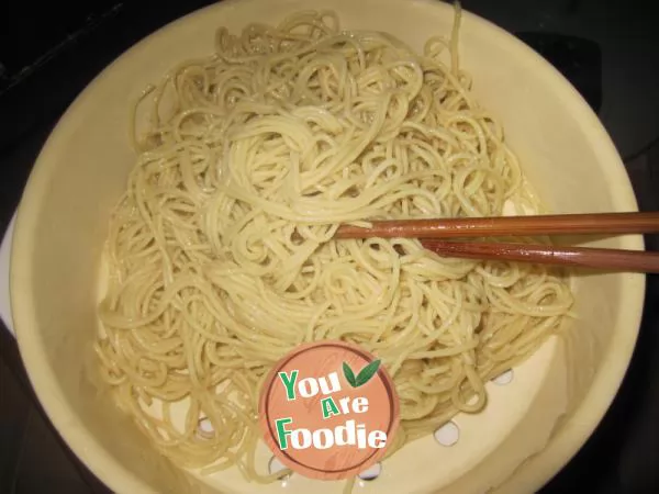 Homemade cold noodles with saliva