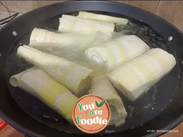 Boiled bamboo shoots