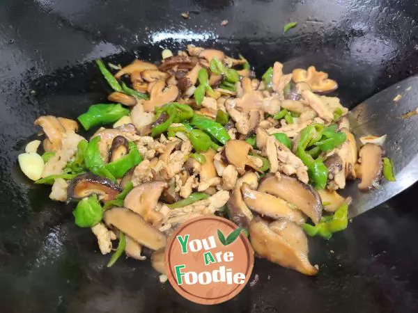 Fried Shredded Pork with Mushrooms and Green Peppers