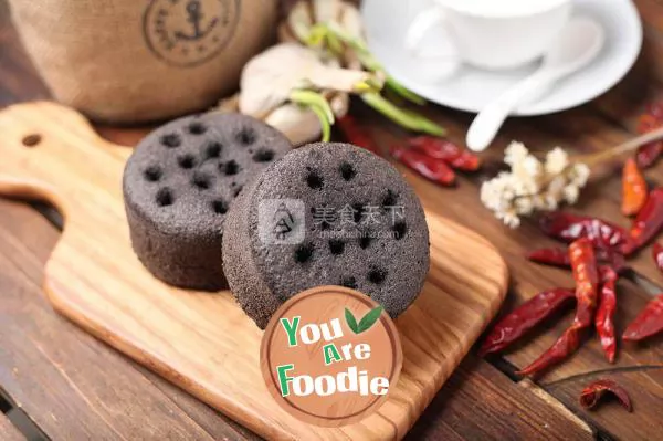 Soft honeycomb briquette