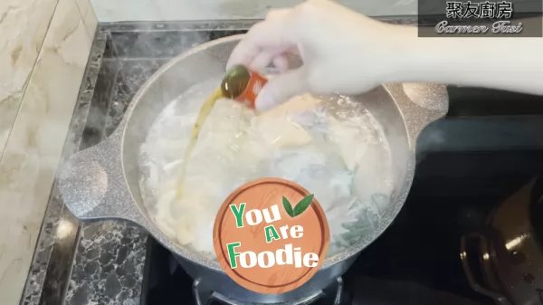 Chicken Soup with Coconut and Snow Lotus