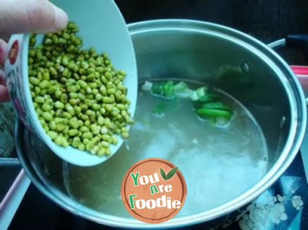 Mung bean and white gourd health soup