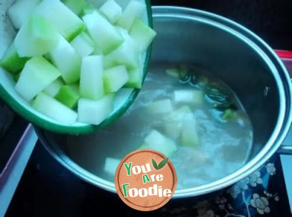 Mung bean and white gourd health soup