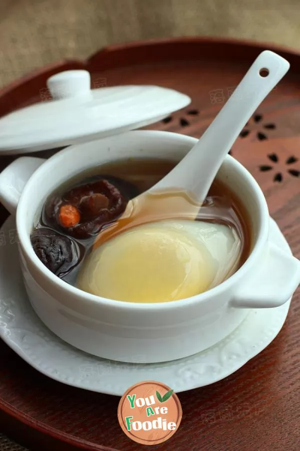 Mushroom-and-goose-egg-sweet-soup