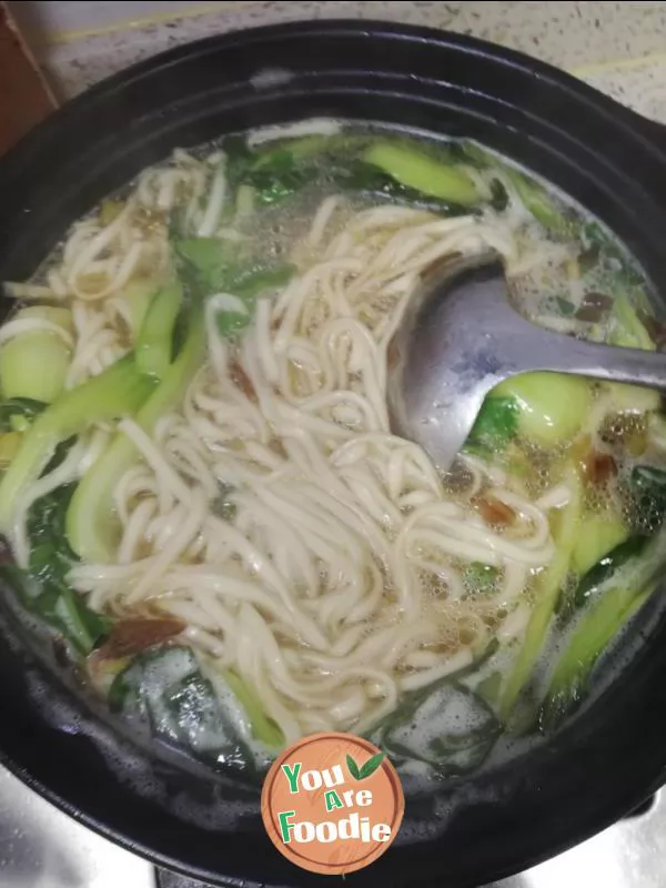 Green vegetable noodles in casserole