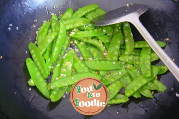 Lotus beans with garlic