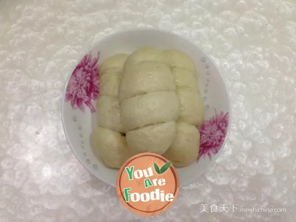 Steamed-bun-roll-with-milk-flavored-ham