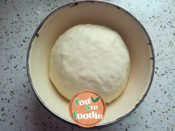 Steamed bread with milk and silver thread