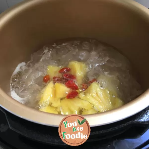 Tremella and pineapple soup