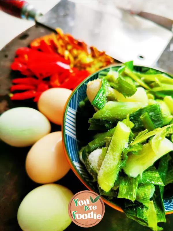 Fried eggs with garlic sprouts