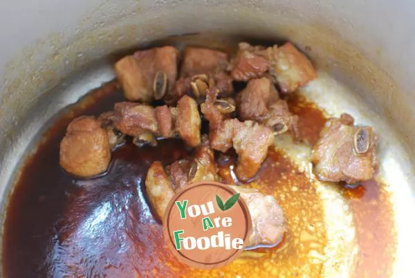 Steamed rice with pork ribs, red beans and glutinous rice