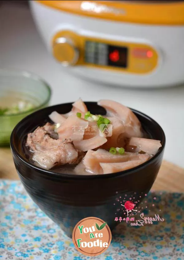 Cavity bone lotus root soup