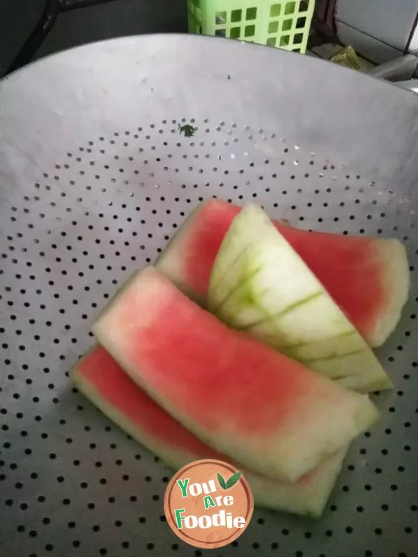 Fried leek with watermelon peel