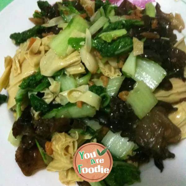 Kakama's homemade dish --- braised green vegetables with fungus and beancurd