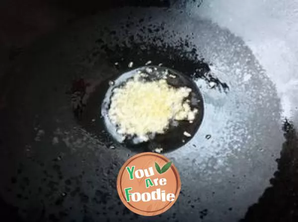 Cowpea with minced garlic and soy sauce