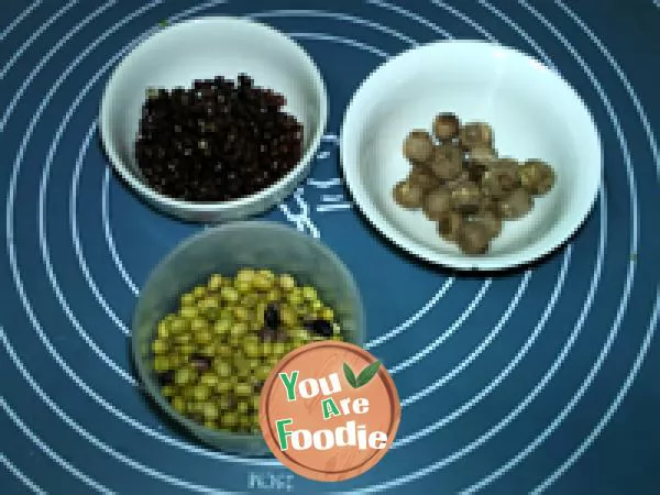 Red bean lotus seed soybean milk