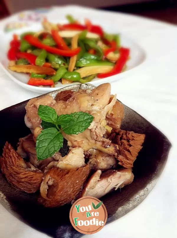 Steamed chicken with Hericium erinaceus, nutritious and healthy