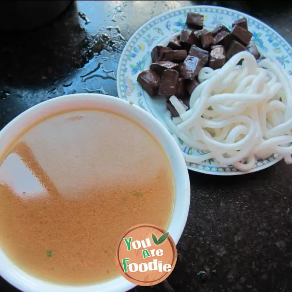 Pig blood vermicelli soup