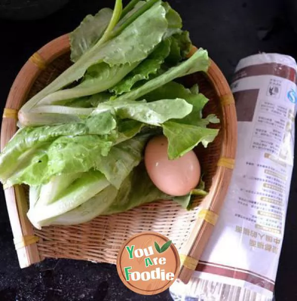 Fried vermicelli with egg and lettuce