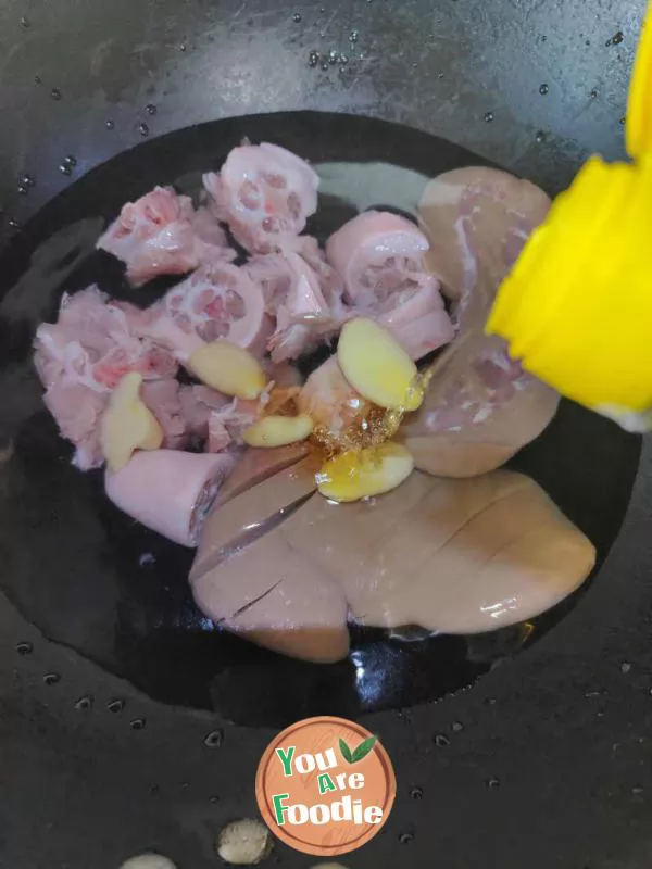 Stewed Pork Tail with Morinda and Eucommia ulmoides