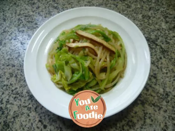 Fried rice noodles with dried beef and cabbage