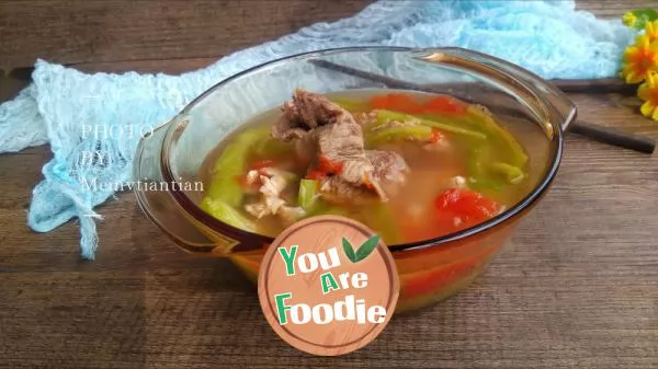 Tomato and bitter gourd spareribs soup