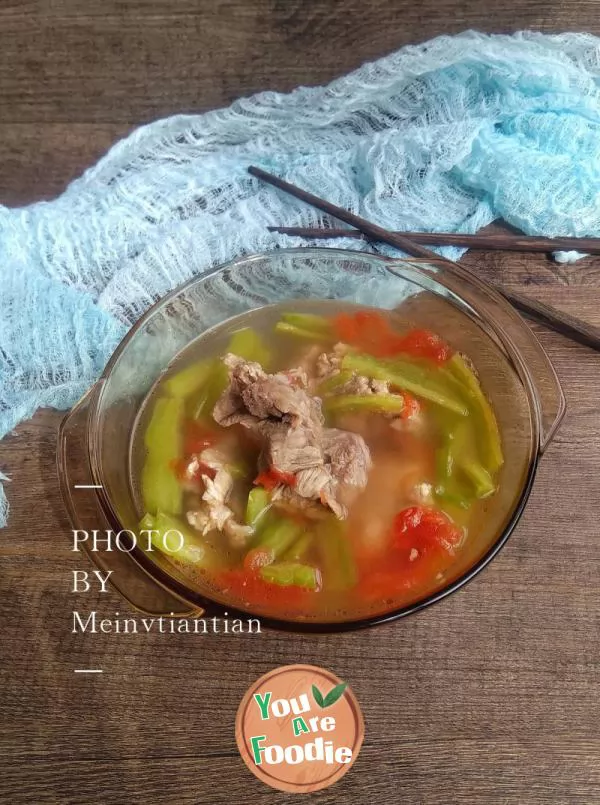 Tomato and bitter gourd spareribs soup