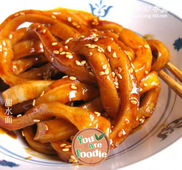 Chengdu snacks with three noodles and a bowl of sweet water