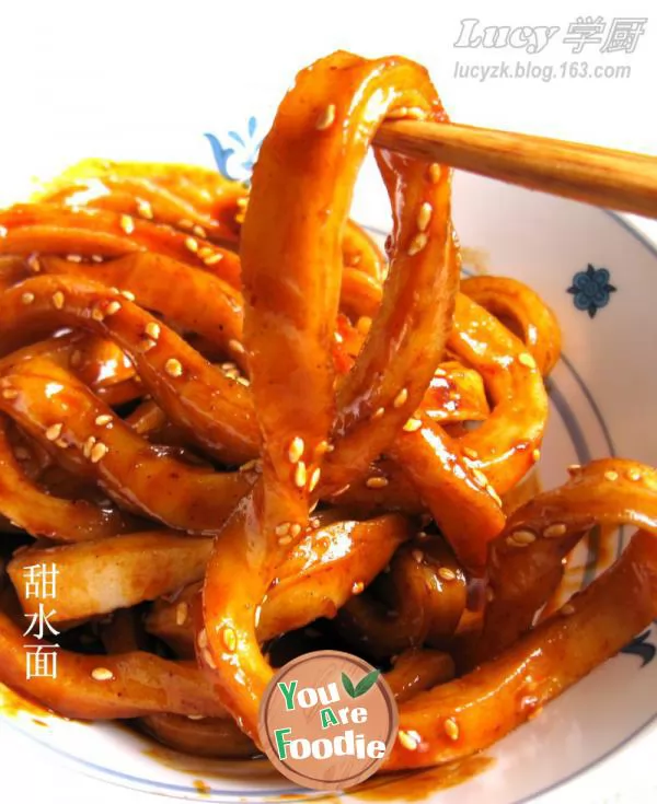 Chengdu snacks with three noodles and a bowl of sweet water