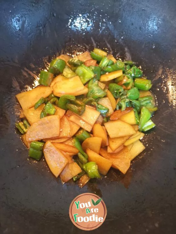 Fried Potato Slices with Green Peppers