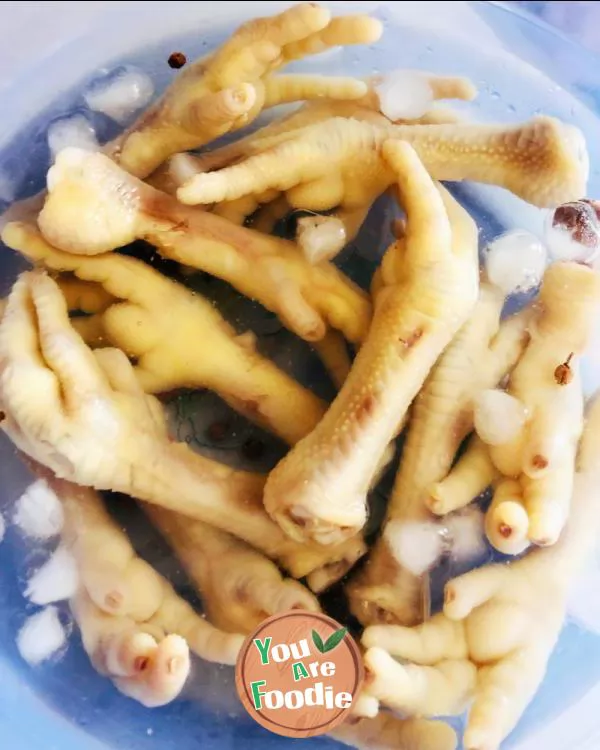 Boneless hot and sour chicken feet