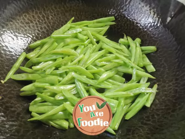 Stewed vermicelli with beans