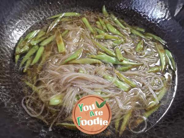 Stewed vermicelli with beans