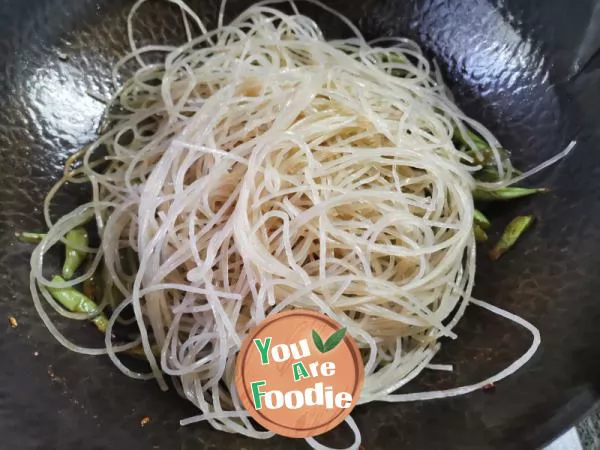 Stewed vermicelli with beans